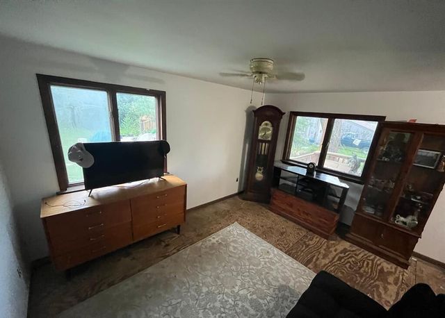 300 Cleveland Street, Chelsea, MI 48118