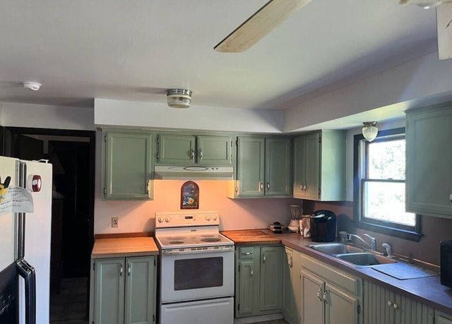 300 Cleveland Street, Chelsea, MI 48118