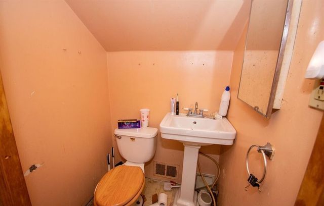 300 Cleveland Street, Chelsea, MI 48118