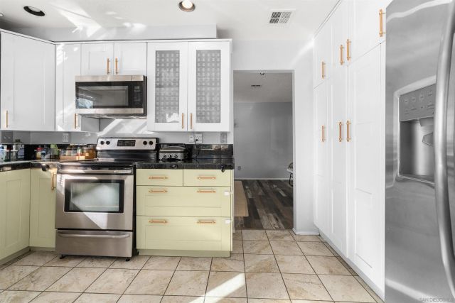 8896 Highwood Dr C, San Diego, CA 92119