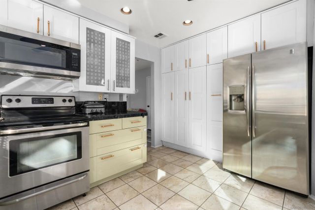 8896 Highwood Dr C, San Diego, CA 92119