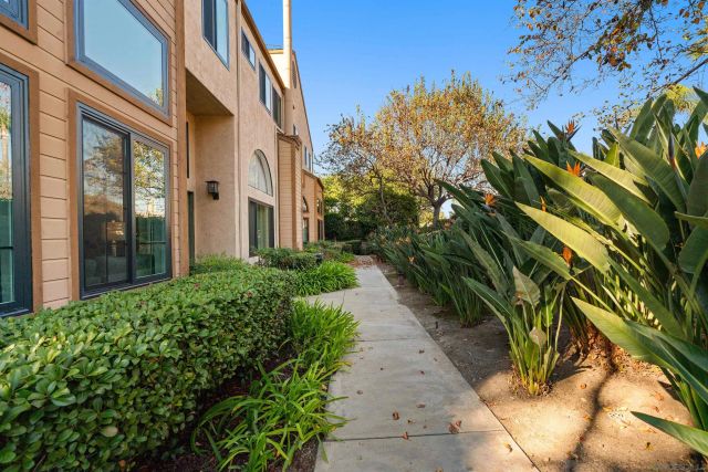 8896 Highwood Dr C, San Diego, CA 92119