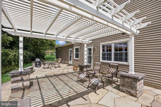 3 LANCELOT CT, Mount Laurel, NJ 08054
