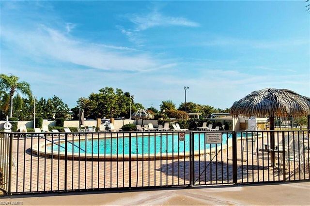 6102 Augusta DR 305, Fort Myers, FL 33907
