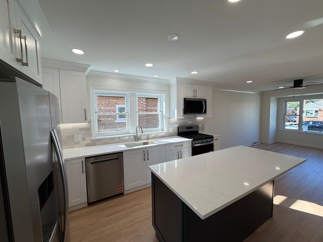 5745 S SAYRE Avenue, Chicago, IL 60638