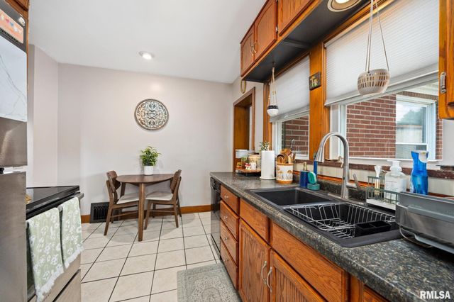 2207 W KELLOGG Avenue, West Peoria, IL 61604