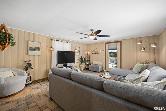 2207 W KELLOGG Avenue, West Peoria, IL 61604