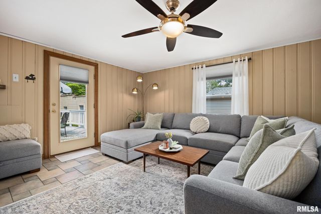 2207 W KELLOGG Avenue, West Peoria, IL 61604