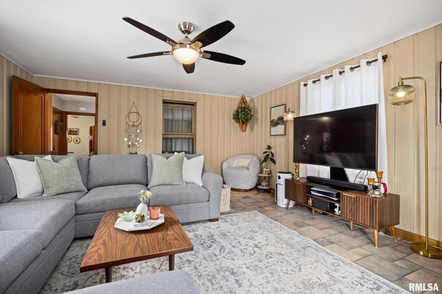 2207 W KELLOGG Avenue, West Peoria, IL 61604