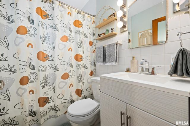2207 W KELLOGG Avenue, West Peoria, IL 61604