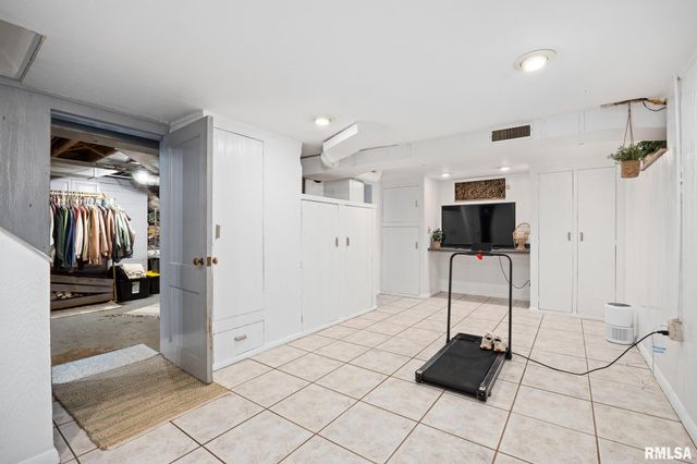 2207 W KELLOGG Avenue, West Peoria, IL 61604
