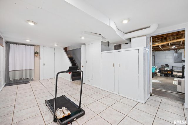 2207 W KELLOGG Avenue, West Peoria, IL 61604