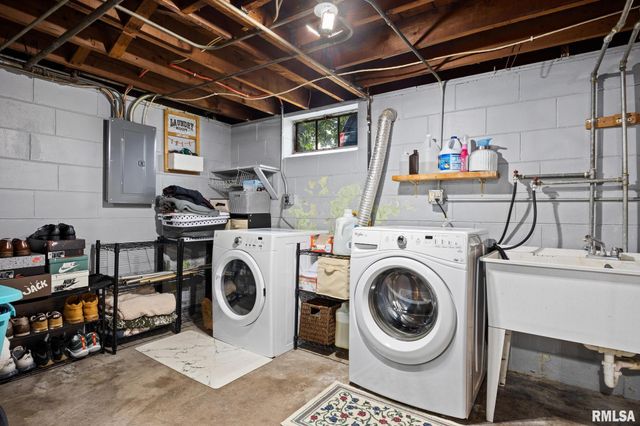 2207 W KELLOGG Avenue, West Peoria, IL 61604