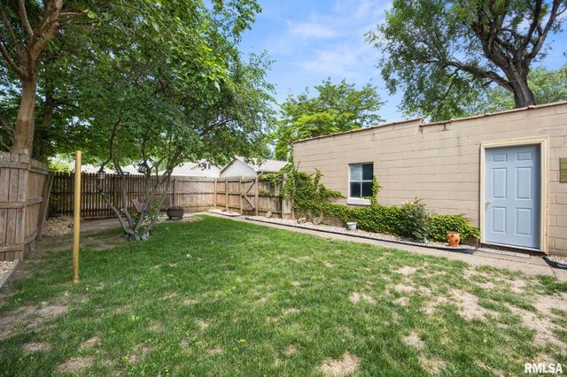 2207 W KELLOGG Avenue, West Peoria, IL 61604