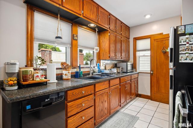 2207 W KELLOGG Avenue, West Peoria, IL 61604