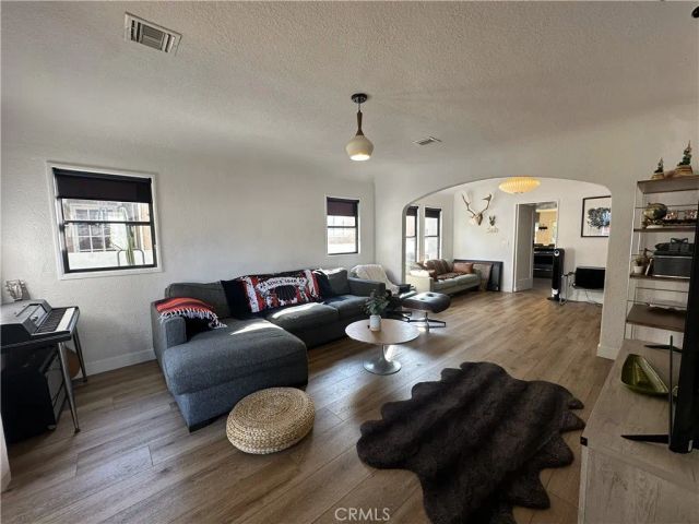 206 W Mountain View Avenue, Glendora, CA 91741