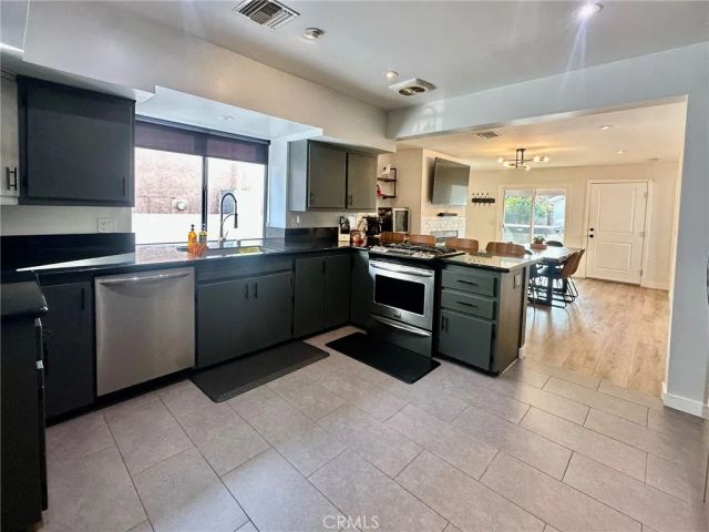 206 W Mountain View Avenue, Glendora, CA 91741