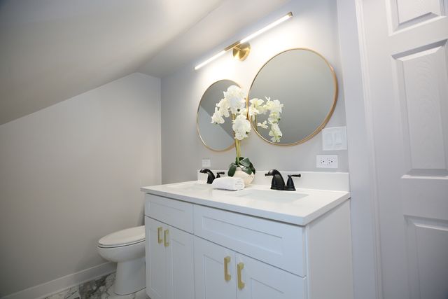 5536 W Melrose Street, Chicago, IL 60641