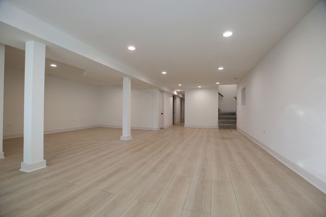 5536 W Melrose Street, Chicago, IL 60641