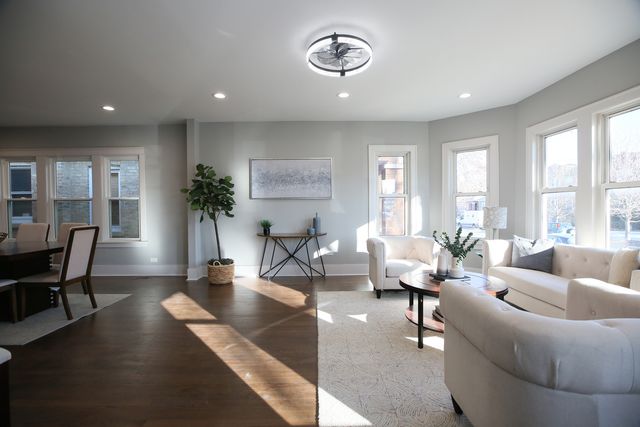 5536 W Melrose Street, Chicago, IL 60641