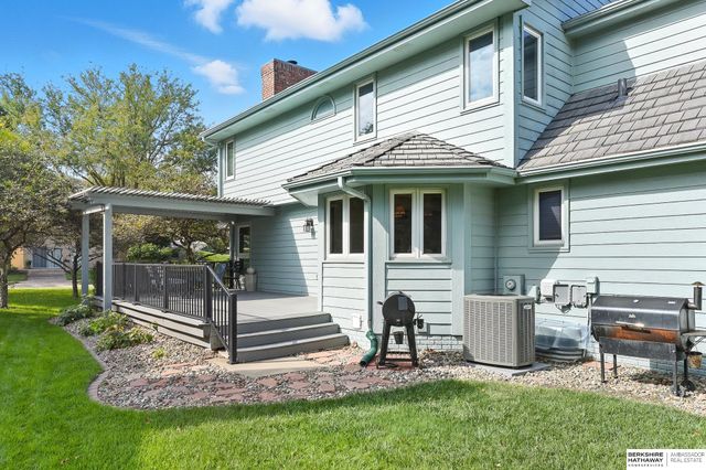 16715 L Street, Omaha, NE 68135