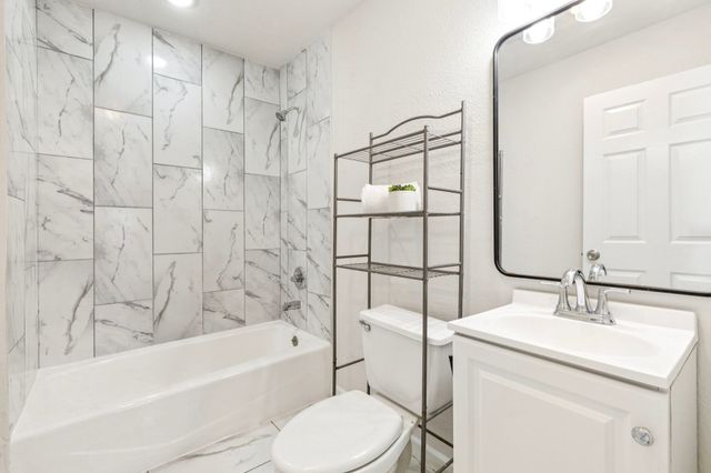 1231 S Edgefield Avenue, Dallas, TX 75208