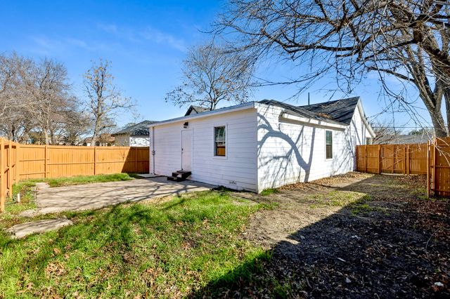 1231 S Edgefield Avenue, Dallas, TX 75208