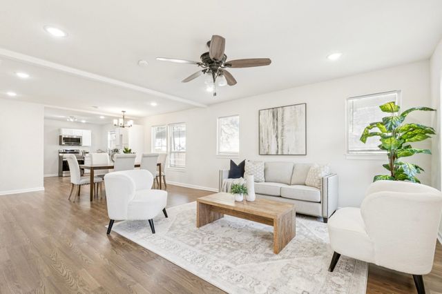 1231 S Edgefield Avenue, Dallas, TX 75208