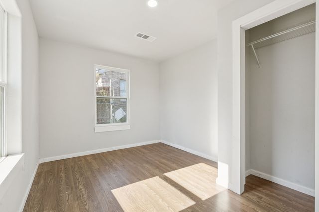 1231 S Edgefield Avenue, Dallas, TX 75208