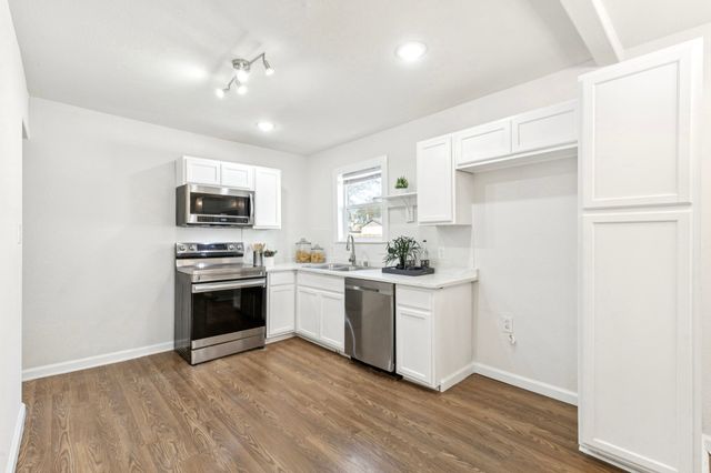 1231 S Edgefield Avenue, Dallas, TX 75208