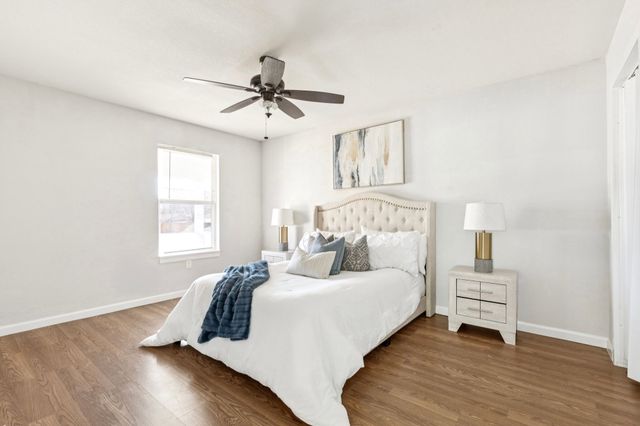 1231 S Edgefield Avenue, Dallas, TX 75208