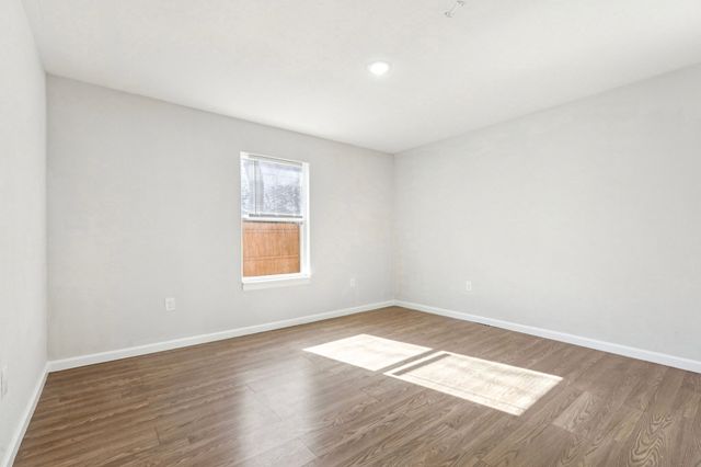 1231 S Edgefield Avenue, Dallas, TX 75208