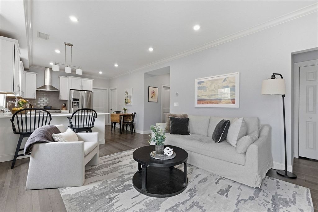 73 Bartlett Rd 1, Winthrop, MA 02152
