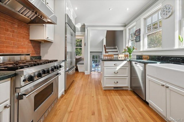 31 Emerson Road, Larchmont, NY 10538