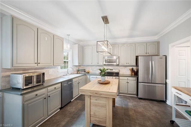 8105 Slane Court, Clemmons, NC 27012