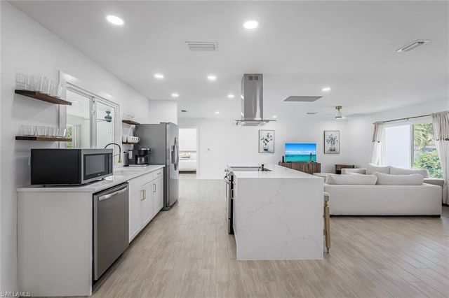 27164 Edenbridge CT, Bonita Springs, FL 34135