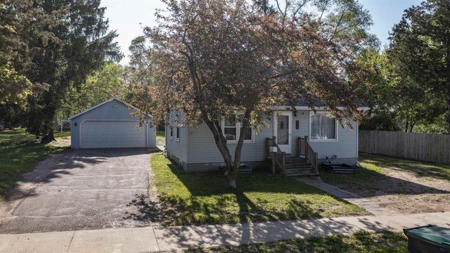 116 PINE STREET, Waupaca, WI 54981