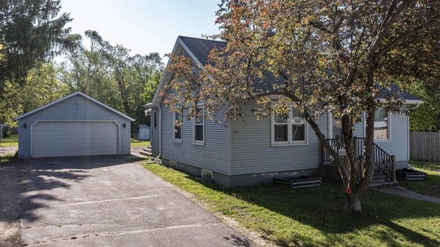 116 PINE STREET, Waupaca, WI 54981
