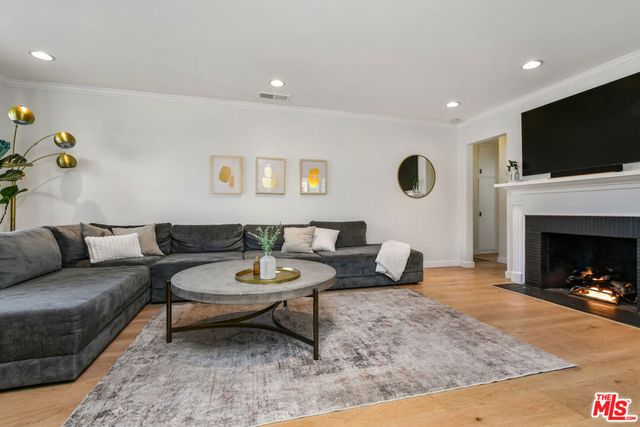 14418 Collins Street, Sherman Oaks, CA 91401