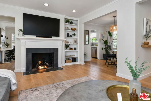 14418 Collins Street, Sherman Oaks, CA 91401