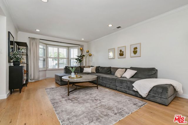 14418 Collins Street, Sherman Oaks, CA 91401