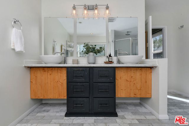 14418 Collins Street, Sherman Oaks, CA 91401