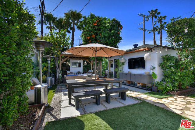 14418 Collins Street, Sherman Oaks, CA 91401