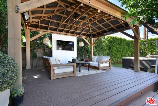 14418 Collins Street, Sherman Oaks, CA 91401