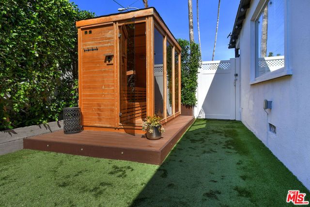 14418 Collins Street, Sherman Oaks, CA 91401