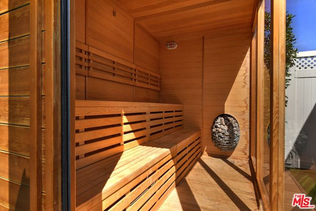 14418 Collins Street, Sherman Oaks, CA 91401