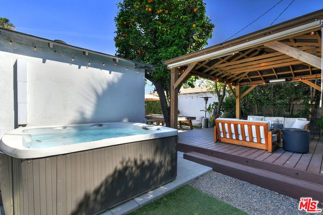 14418 Collins Street, Sherman Oaks, CA 91401