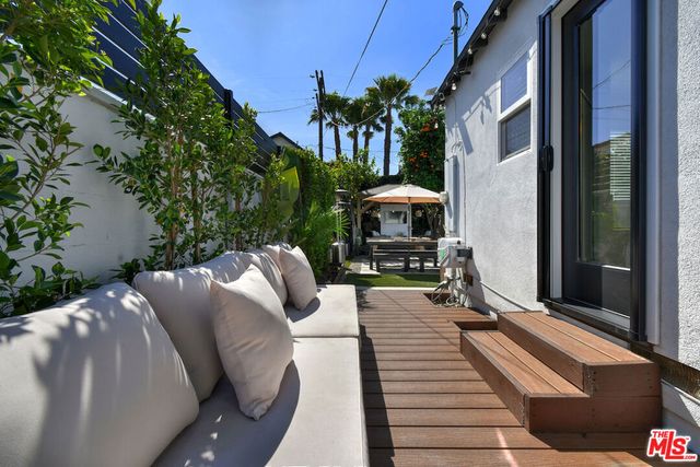 14418 Collins Street, Sherman Oaks, CA 91401