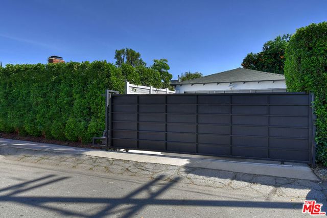 14418 Collins Street, Sherman Oaks, CA 91401