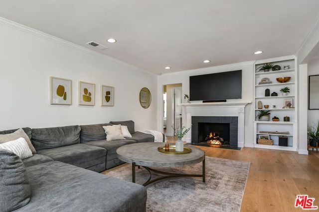 14418 Collins Street, Sherman Oaks, CA 91401